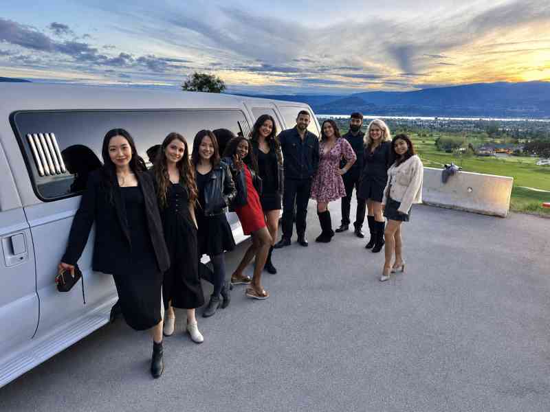 VIP Limo Ride & Dinner & Cocktails Night!