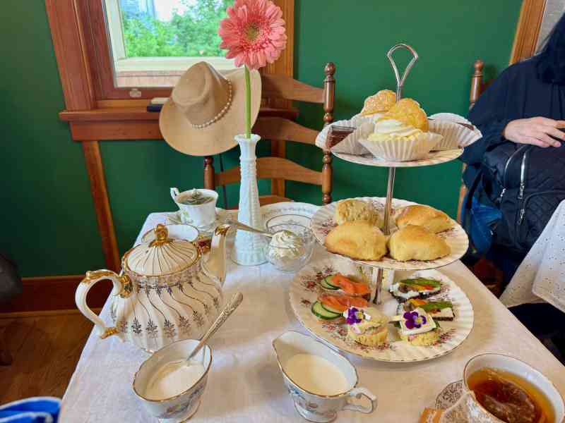 Reader's Rock Garden - High Tea